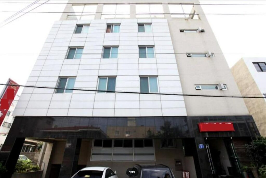 A hotel located in the commercial center of Yeon-dong, Jeju City