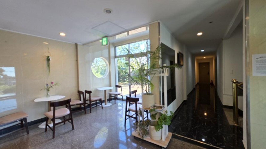 A 15-key boutique hotel situated in Aewol, Jeju Island