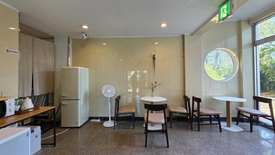 A 15-key boutique hotel situated in Aewol, Jeju Island