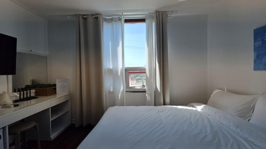 A 15-key boutique hotel situated in Aewol, Jeju Island