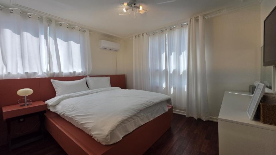 A 15-key boutique hotel situated in Aewol, Jeju Island