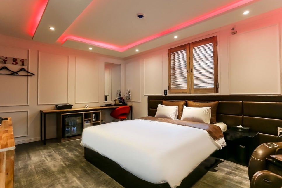 24-Room Unmanned Hotel for Sale with Spacious Parking in Aewol, Jeju