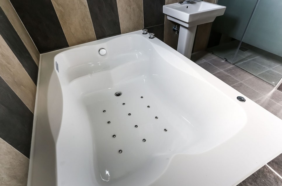 24-Room Unmanned Hotel for Sale with Spacious Parking in Aewol, Jeju