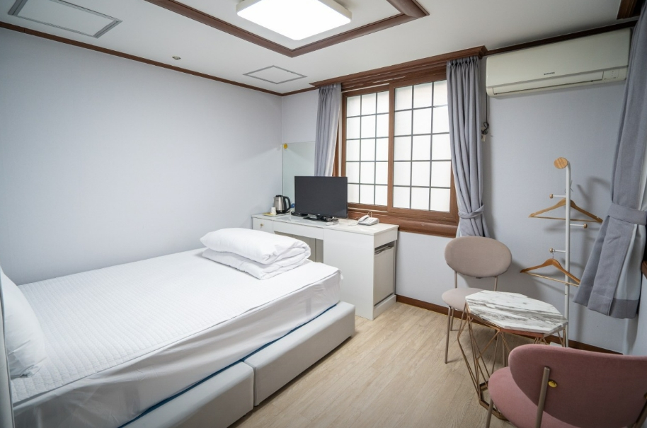 11-Room Small Hotel for Sale Near Jeju Sports Complex