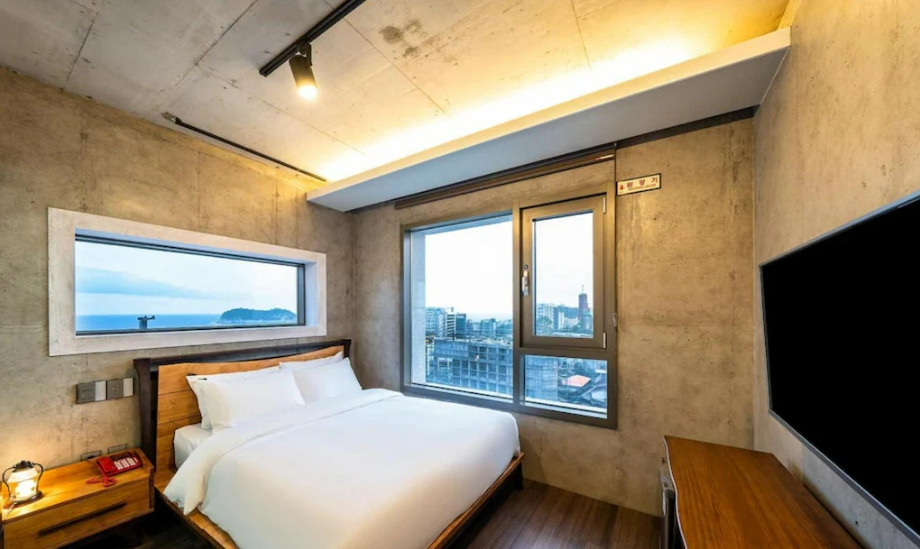 Freehold Sale: 34-Key Hotel in Seogwi-dong CBD, Popular with International Travelers