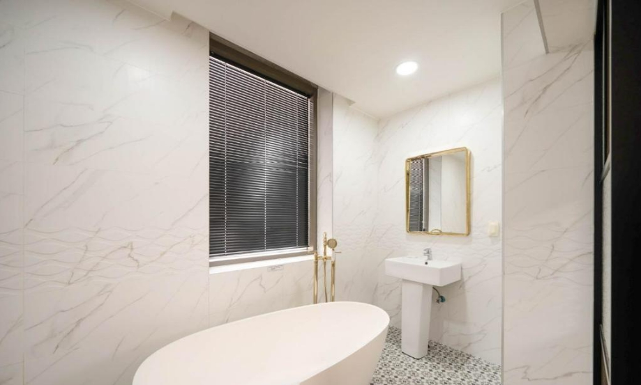 Freehold Sale: 34-Key Hotel in Seogwi-dong CBD, Popular with International Travelers