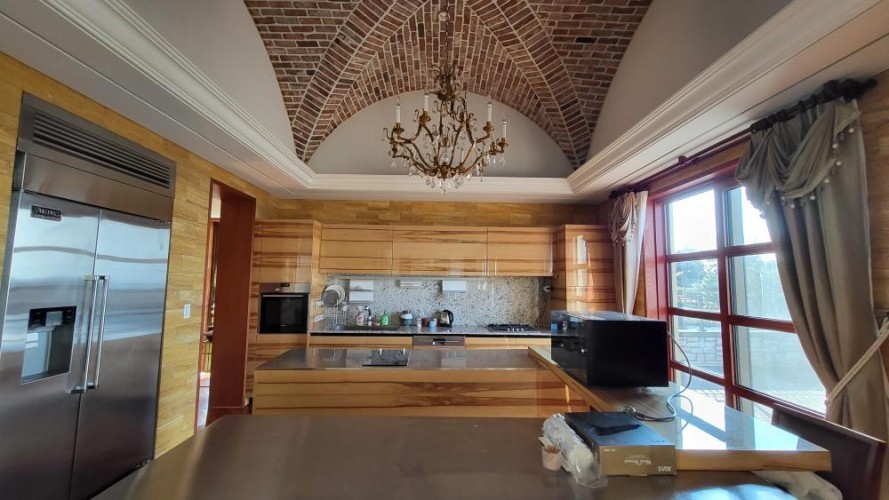 Distressed Sale: Spacious Free-Standing Residence within Jeju arden Hill Resort