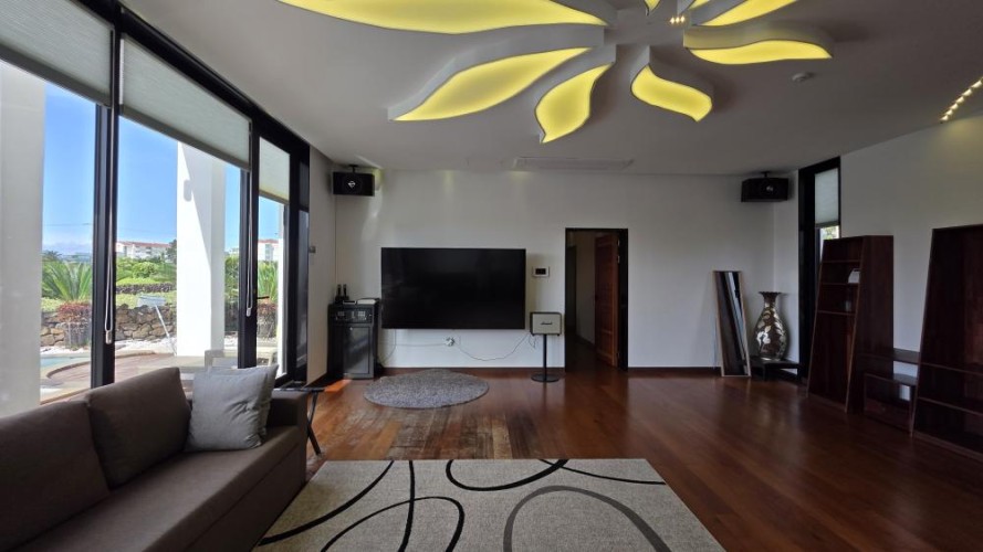 Exclusive Oceanfront Hotel & Infinity Pool Villa Development for Sale in Jeju