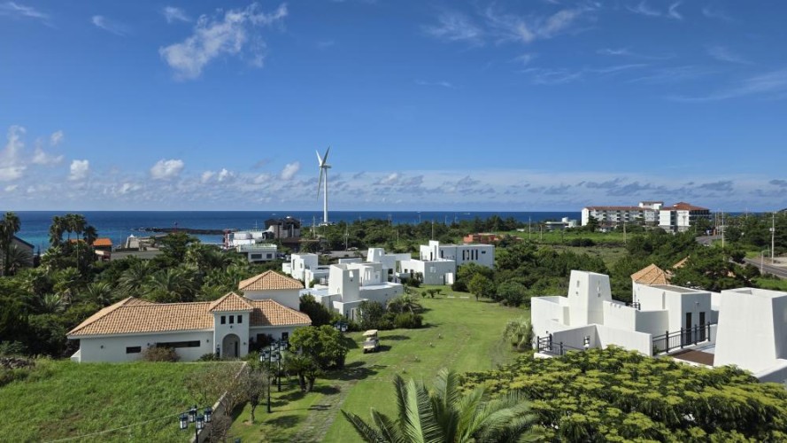 Exclusive Oceanfront Hotel & Infinity Pool Villa Development for Sale in Jeju