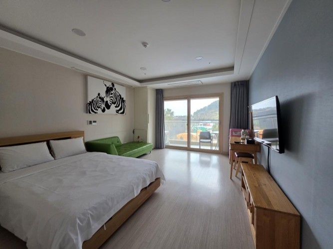 24-Unit Standalone Pension Resort with Swimming Pool, Aewol, Jeju – Entire Property Sale
