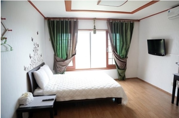 17-Room Oceanfront Pension for Sale in Seogwipo, Jeju
